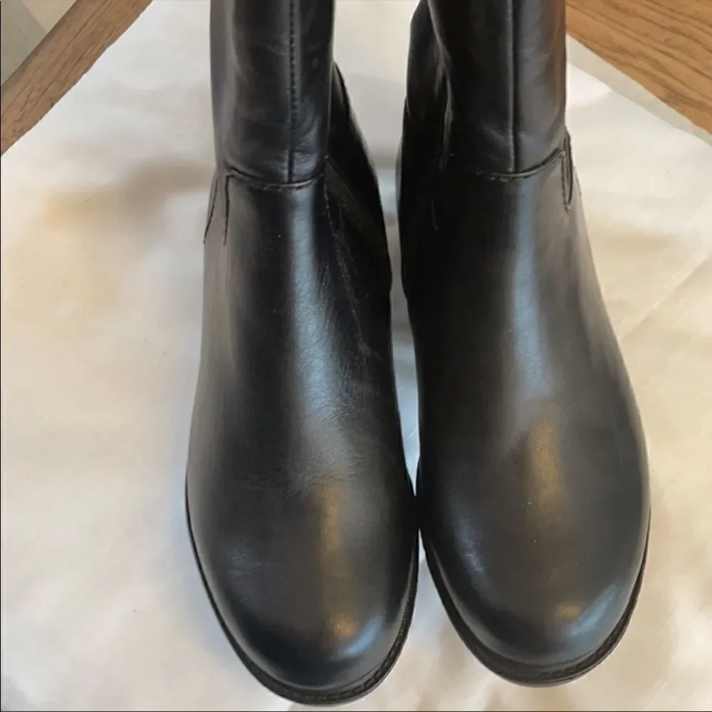 DAVID TATE KNEE HIGH LEATHER BOOTS.  NEW